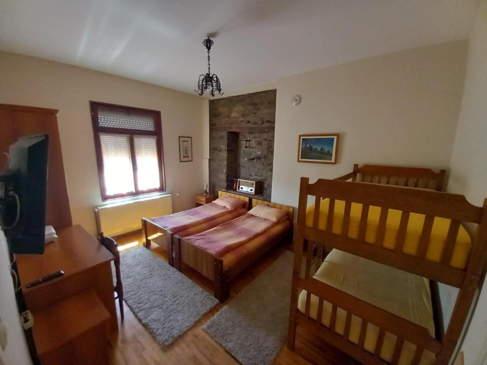 **Etno Vila** - Krusevo Bilik gambar